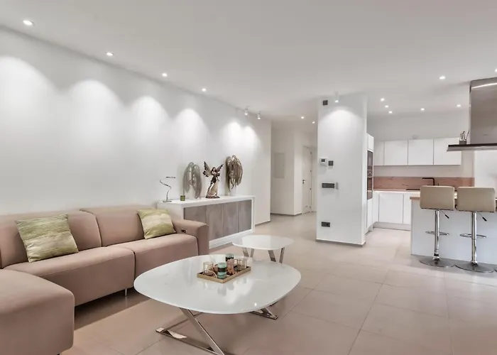 Ancor 0-1 Pool View 2b * بالم مار