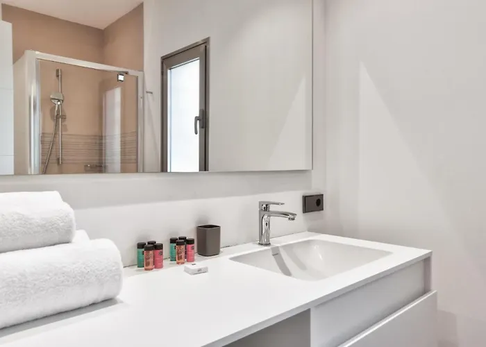 Ancor 0-1 Pool View 2b بالم مار